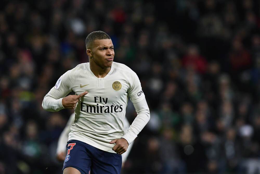 10月28日美股成交额前20：高通将推出AI处理器与AMD及英伟达竞争